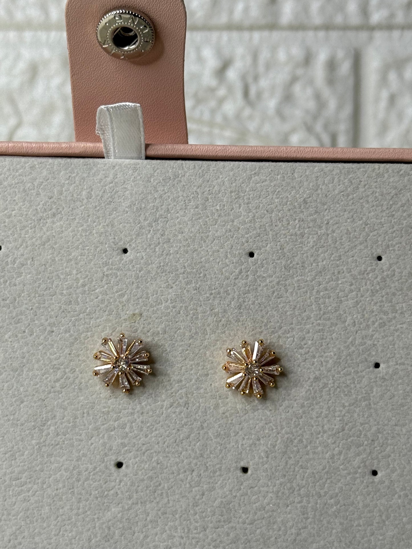 Sparkle Studs Golden