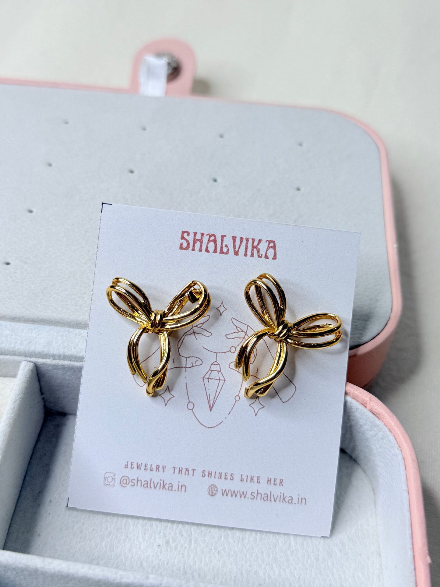 Minimalistic Bow Earrings