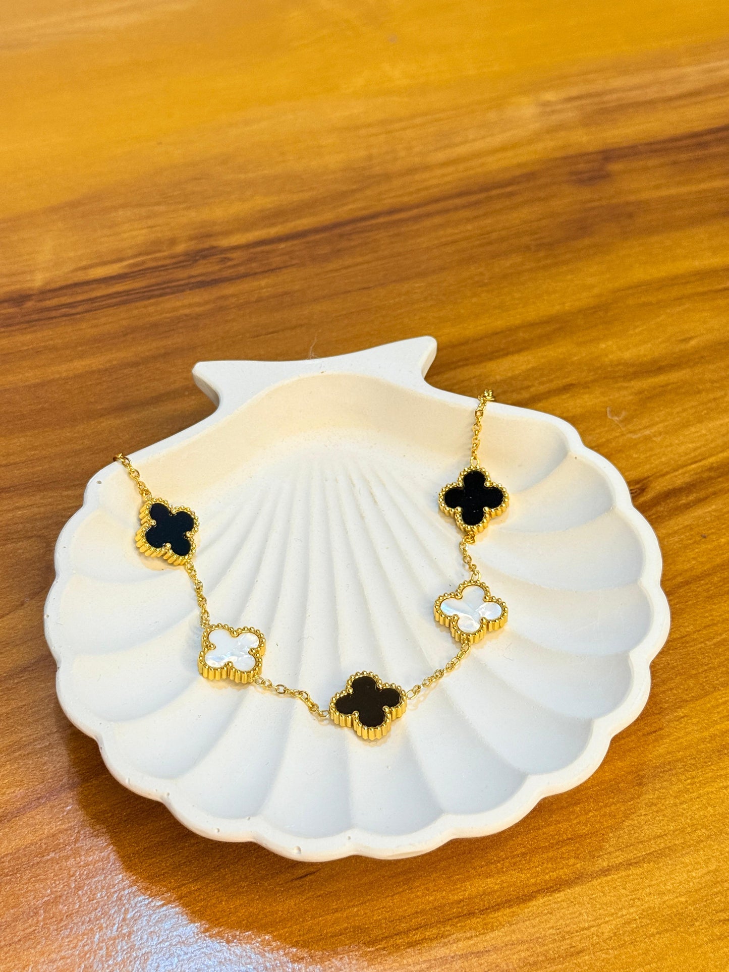 Clover Bracelet (Alternative Black and White)