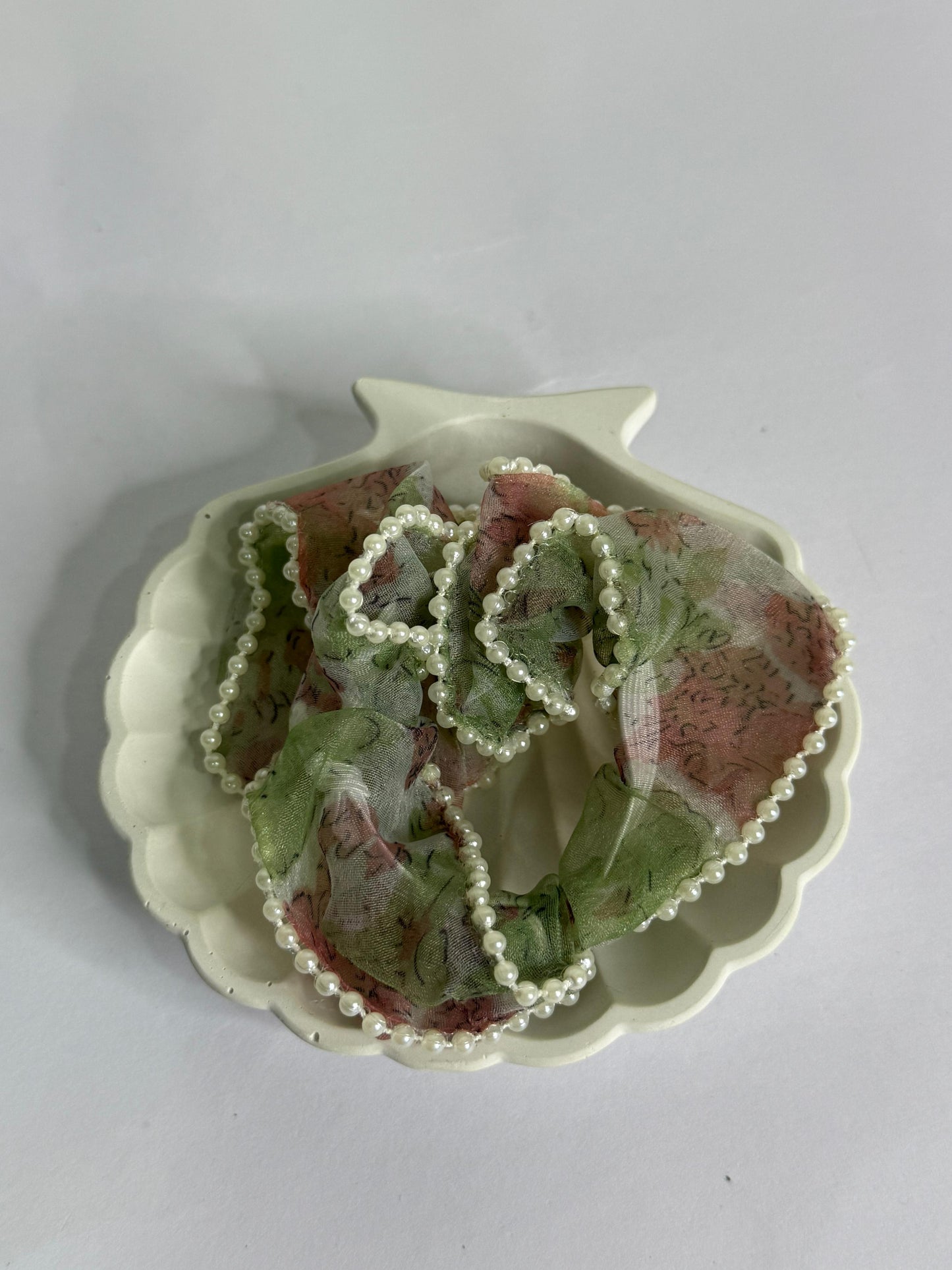 Pearl Lace Scrunchie(1 unit)