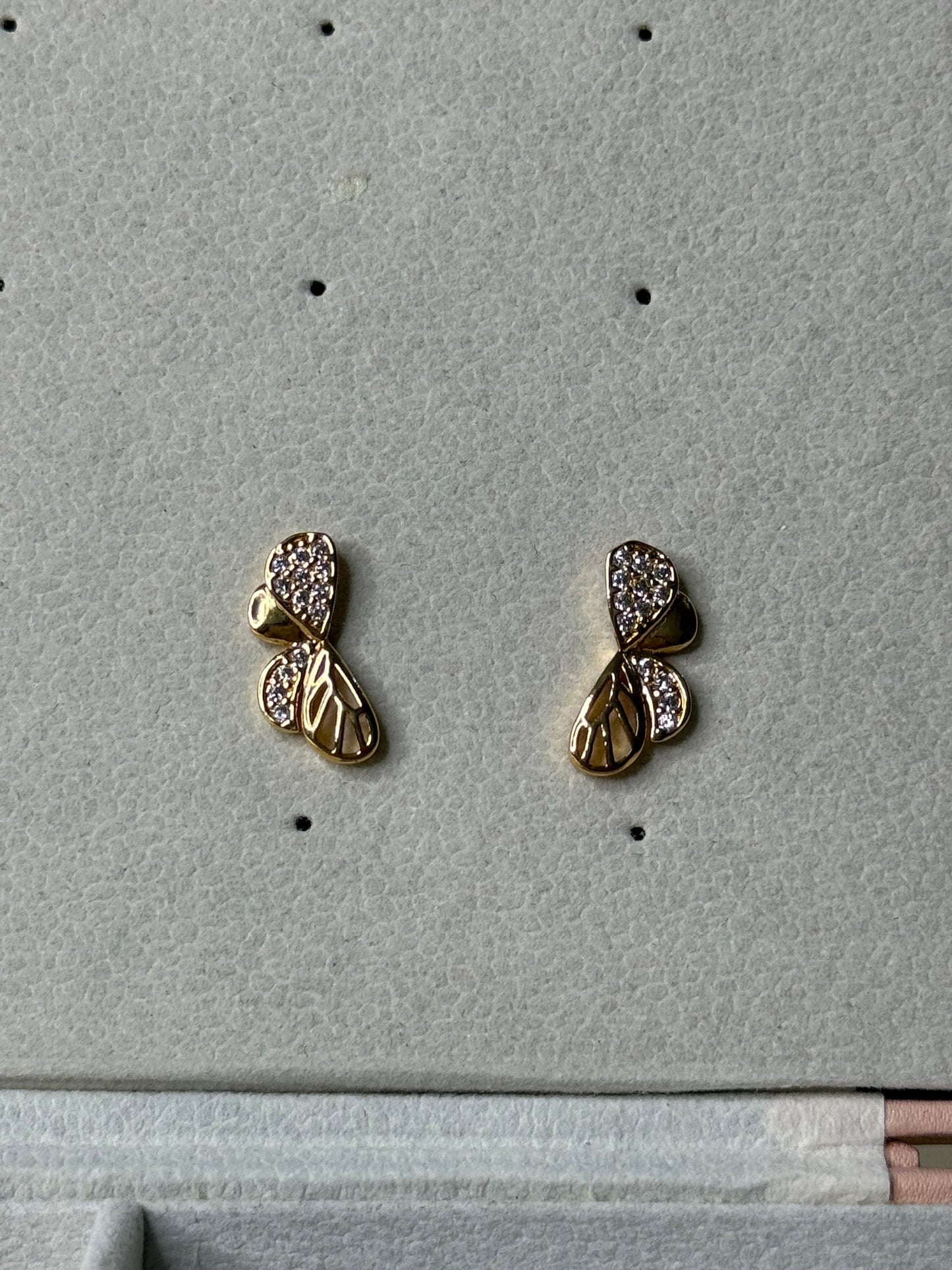 Ribbon Studs