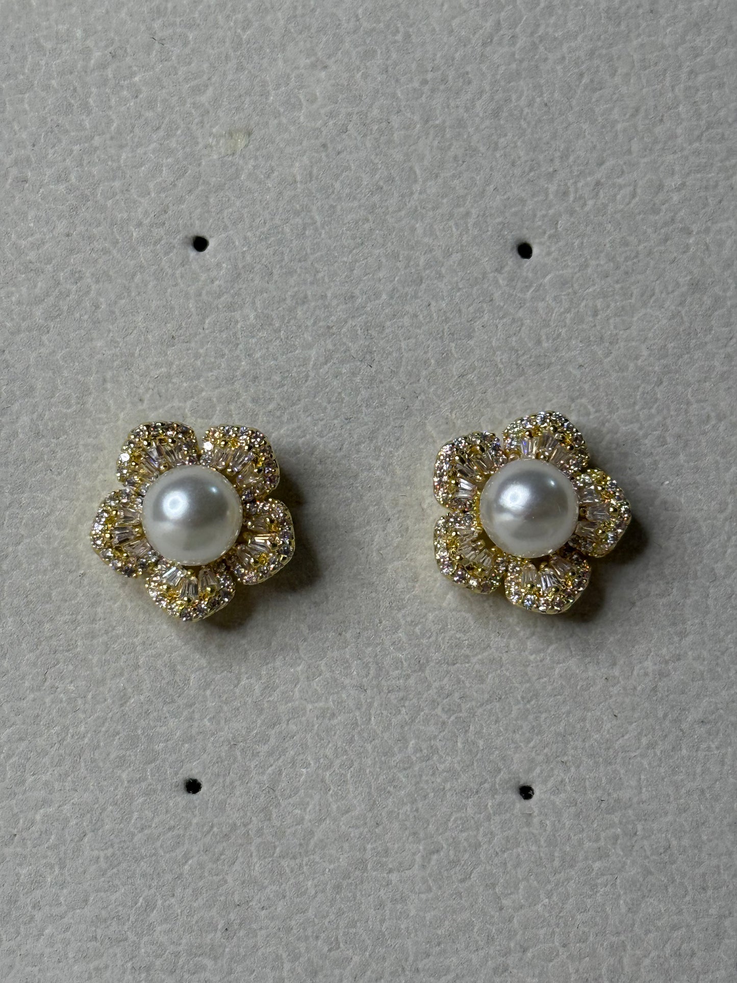 Flower Studs (Golden)