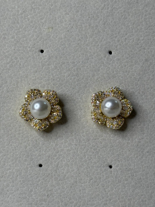 Flower Studs (Golden)