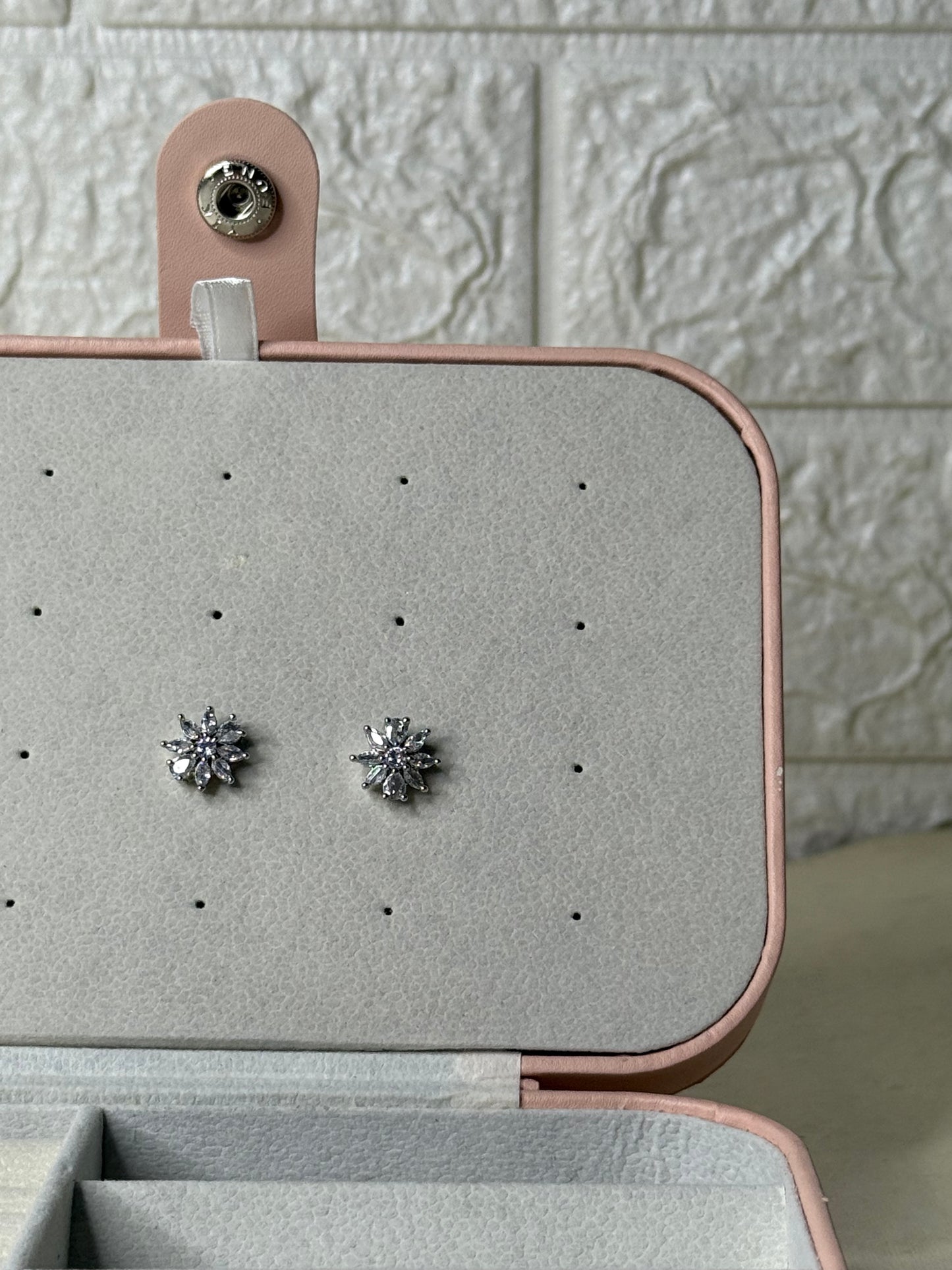 Sparkle Studs Silver