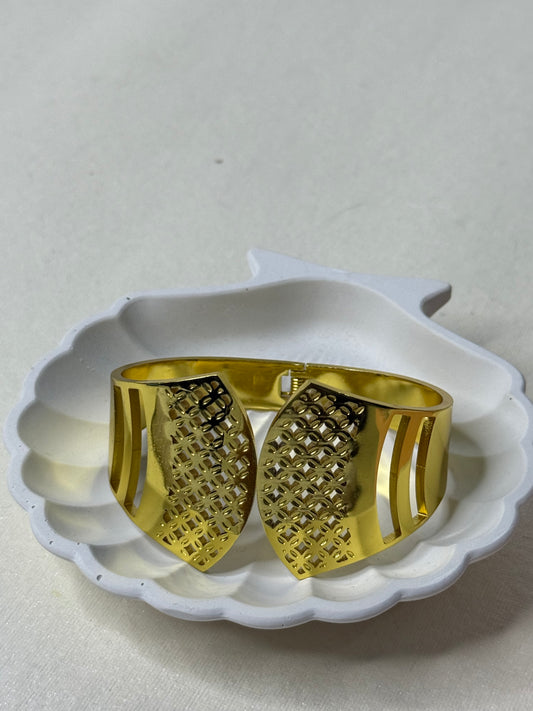 Golden lattice Cuff