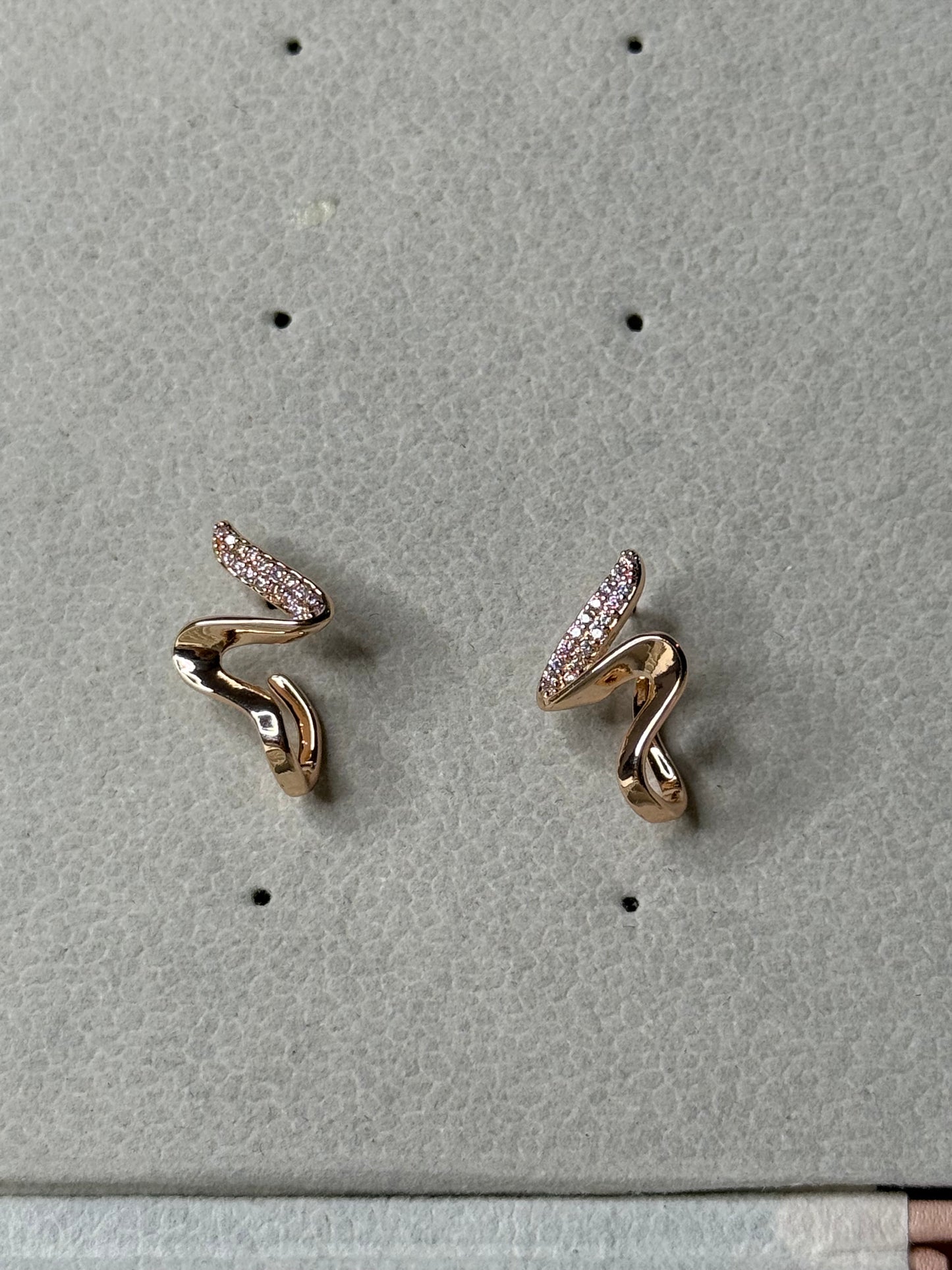 Swirl Studs