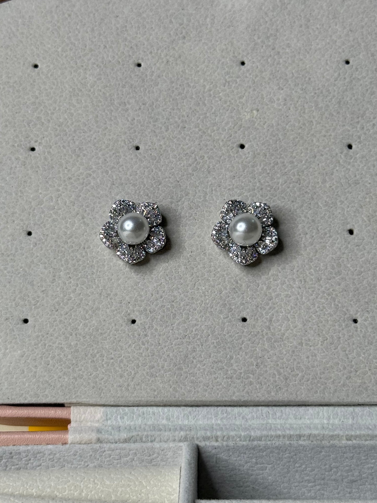Flower Studs (Silver)