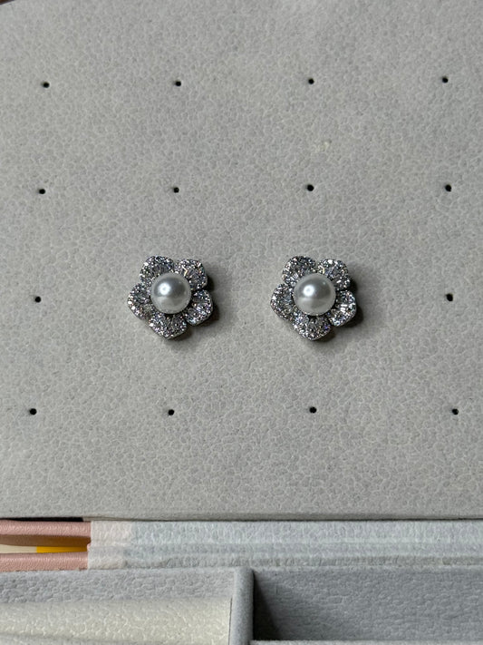 Flower Studs (Silver)