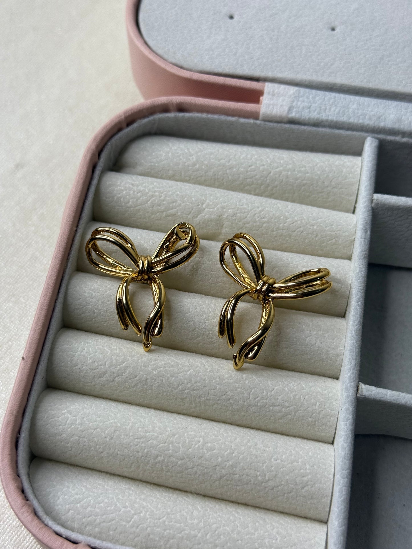 Minimalistic Bow Earrings