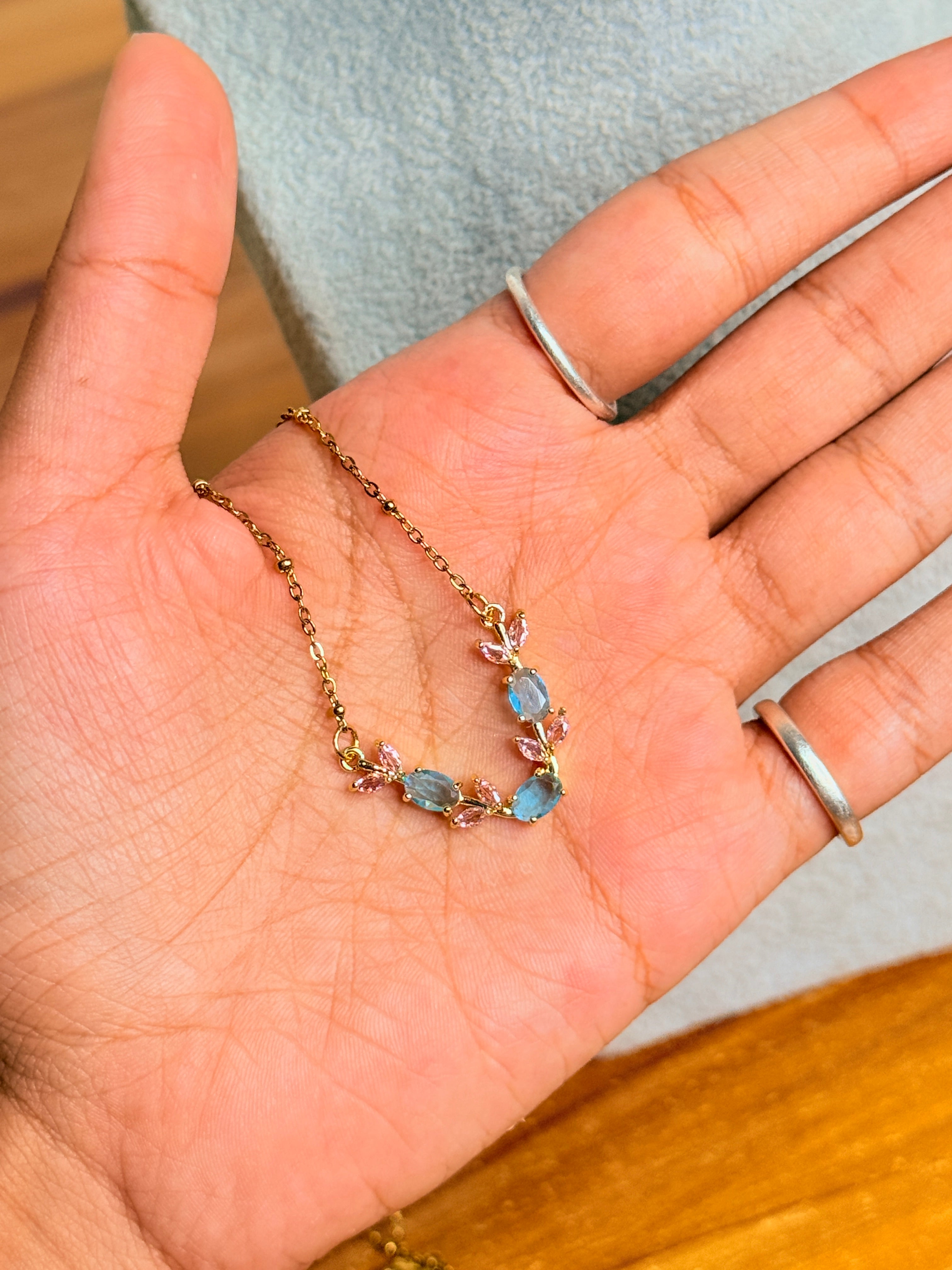 Tulip necklace (blue)
