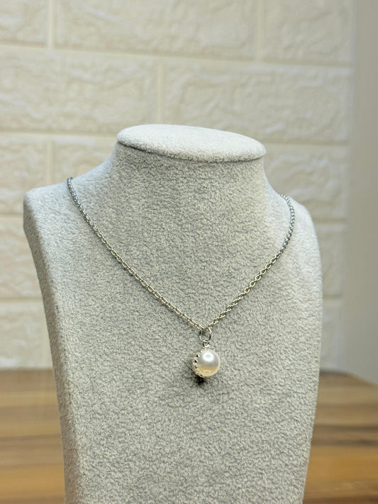 Dot Pearl Necklace