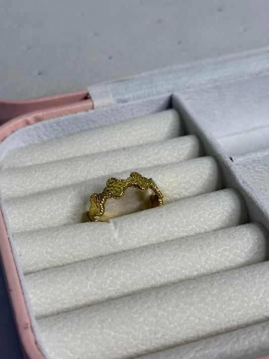 Clover Ring