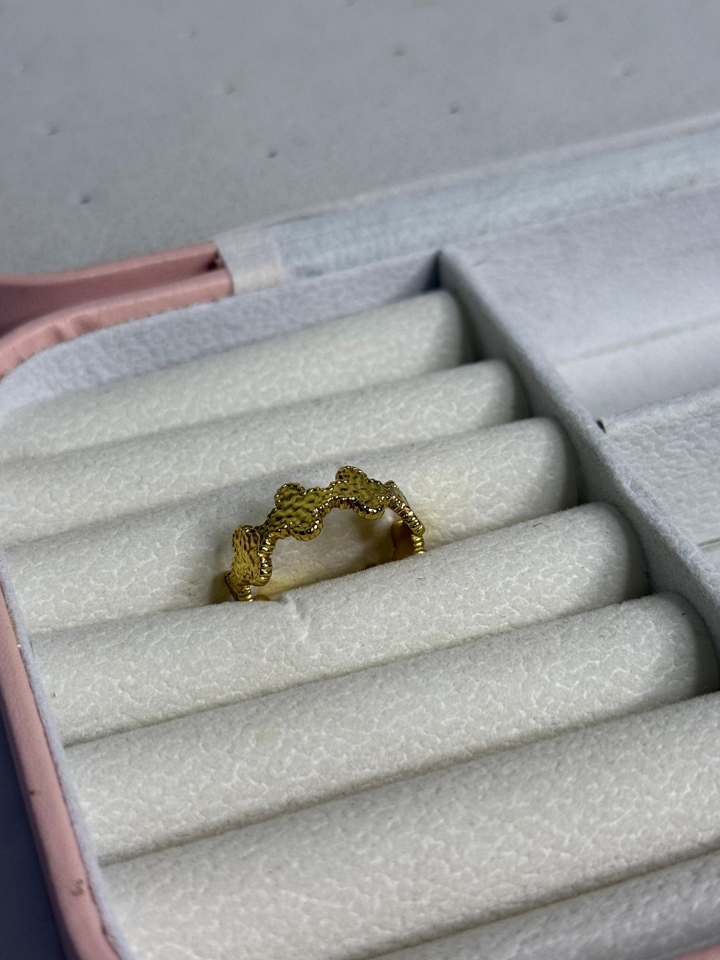 Clover Ring