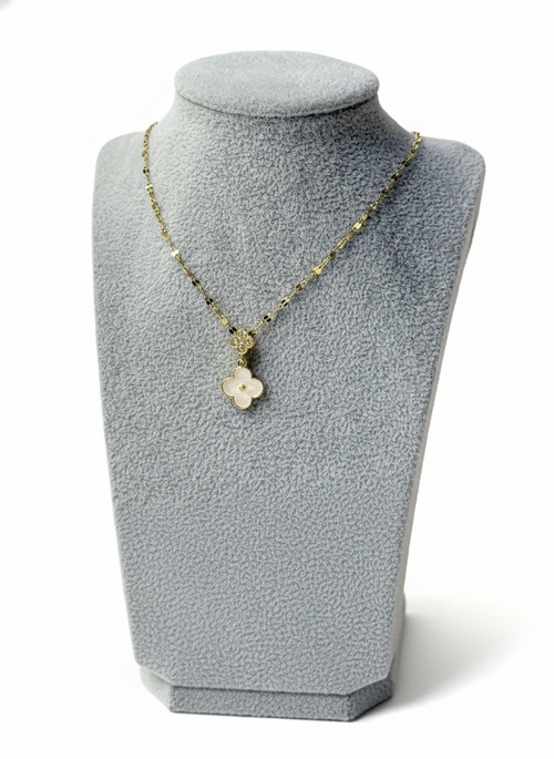 Clover pendent