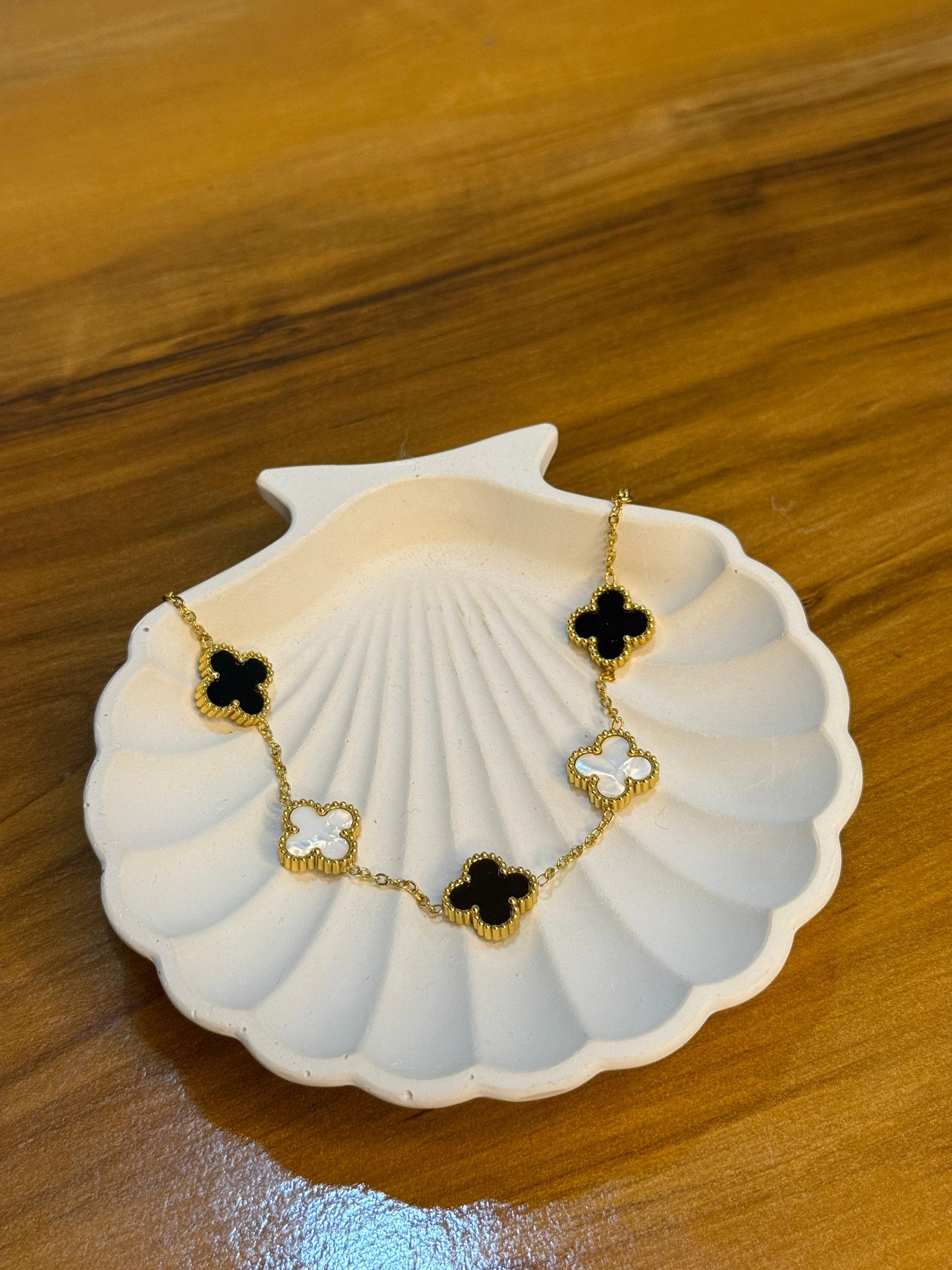 Clover Bracelet (Alternative Black and White)