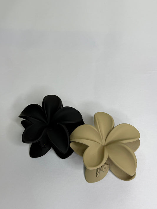 Mat Flower Claw Clip